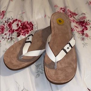 😎Uggs Leather thong sandals comfy! 😎